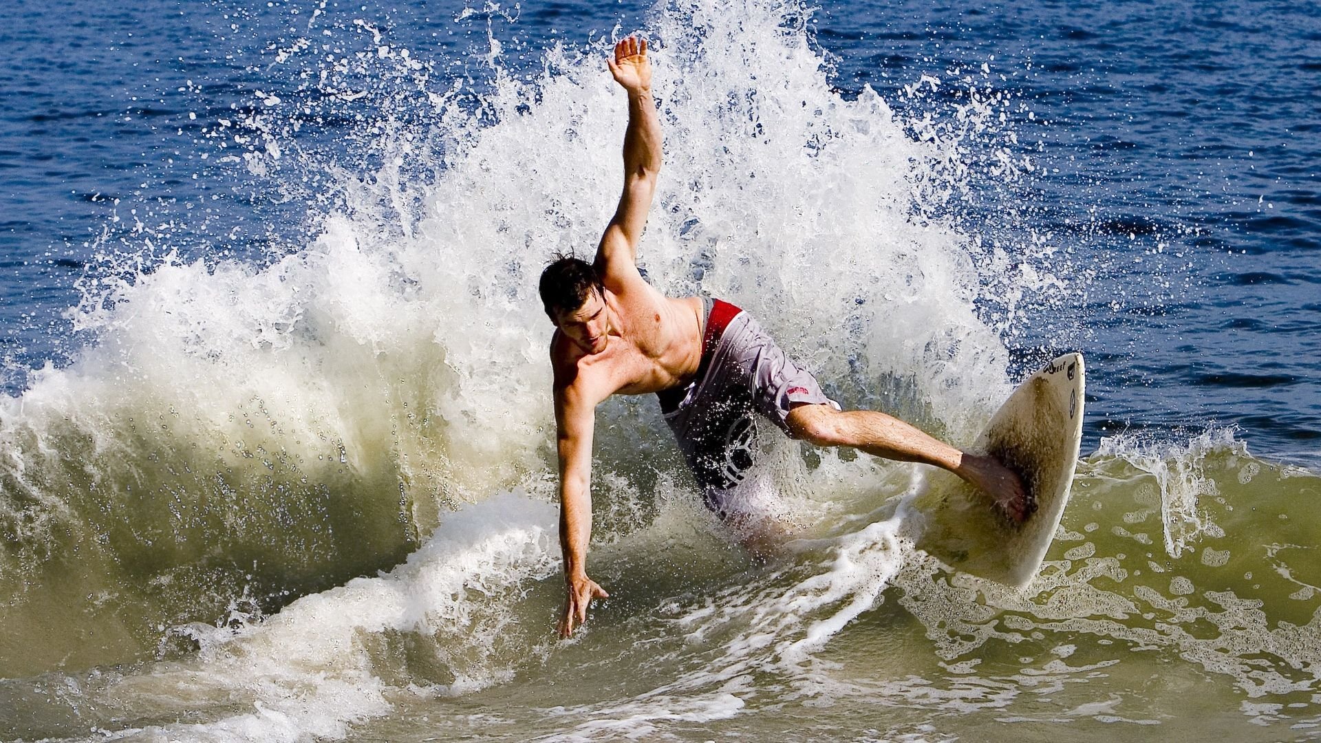 国家队技战术体系缺乏创新动力，国家队战斗方式