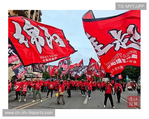 战队球迷见面会现场氛围热烈，球迷聚会发言